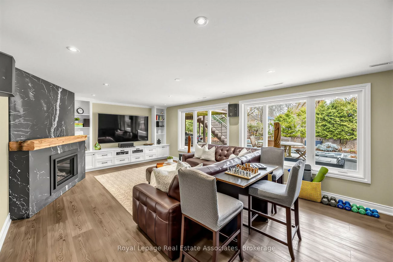 1561, Pinetree, Mineola, Mississauga