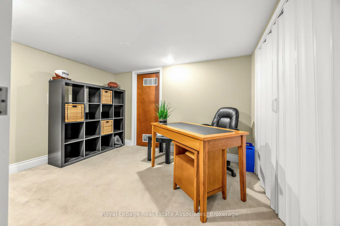1561, Pinetree, Mineola, Mississauga
