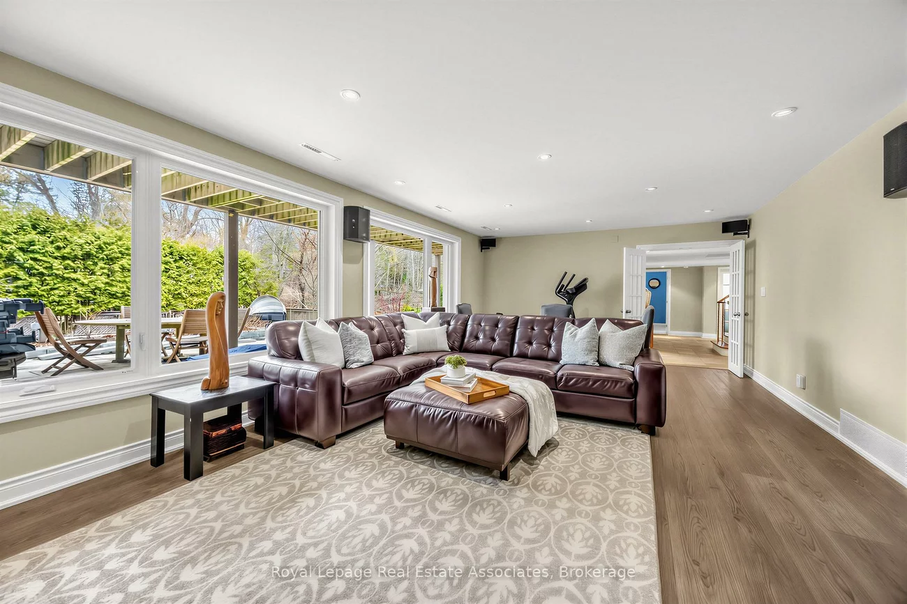 1561, Pinetree, Mineola, Mississauga