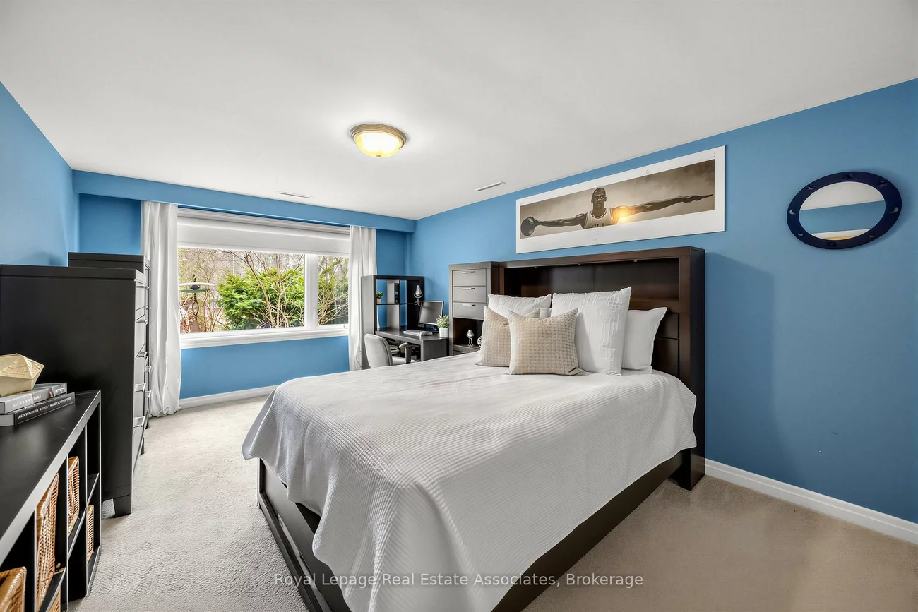 1561, Pinetree, Mineola, Mississauga