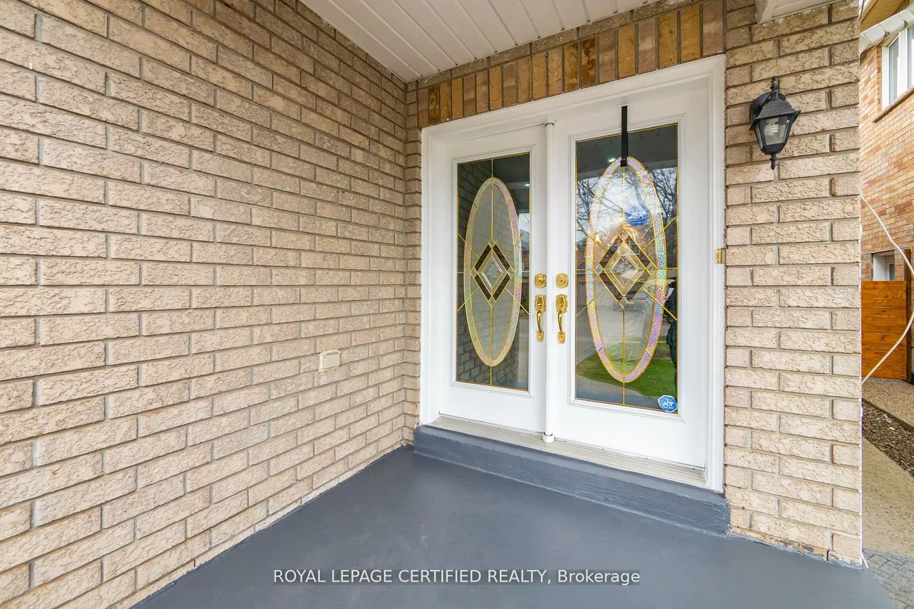 643, Garden, Meadowvale Village, Mississauga