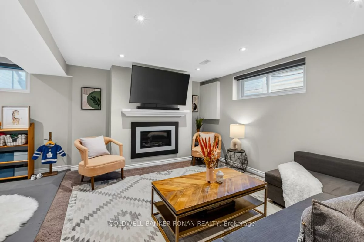 319, Thrace, Cooksville, Mississauga