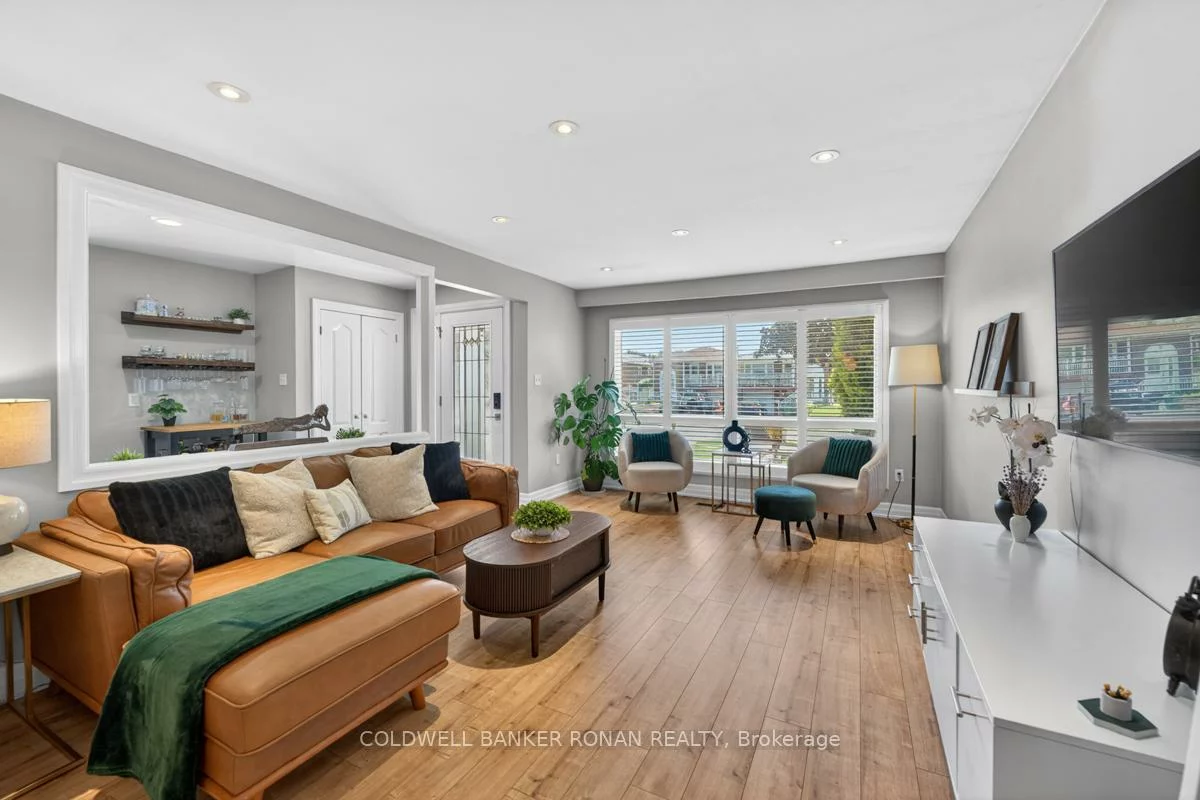319, Thrace, Cooksville, Mississauga