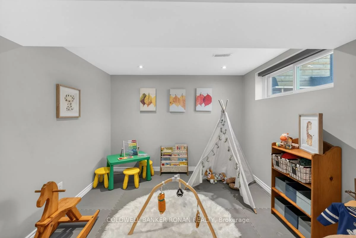 319, Thrace, Cooksville, Mississauga