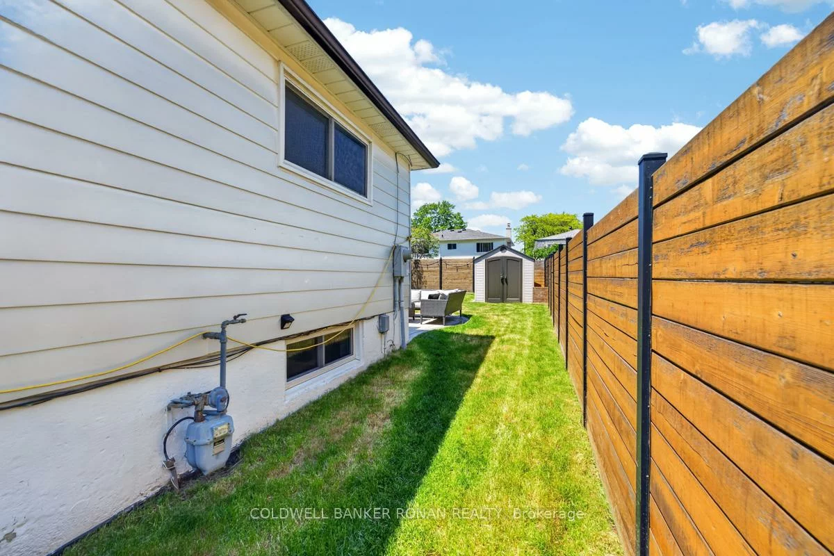 319, Thrace, Cooksville, Mississauga