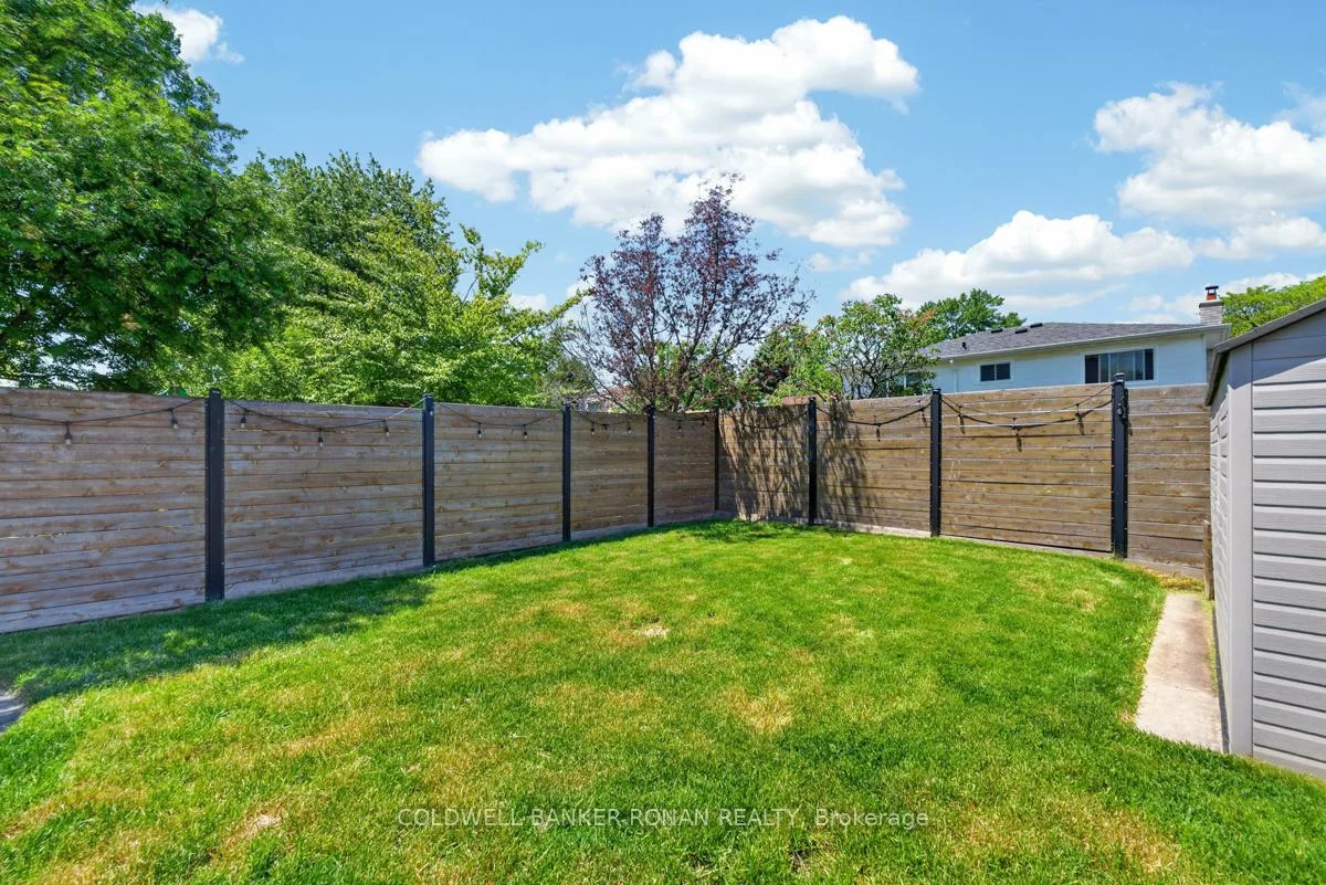 319, Thrace, Cooksville, Mississauga