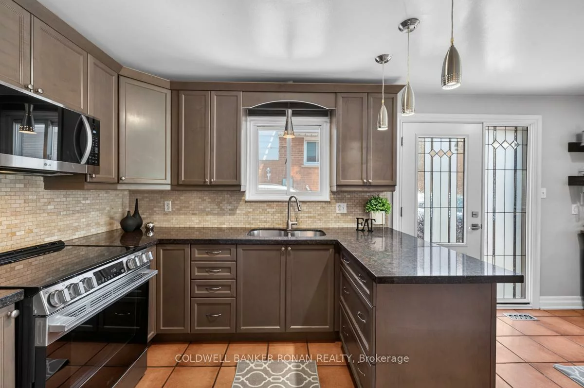 319, Thrace, Cooksville, Mississauga