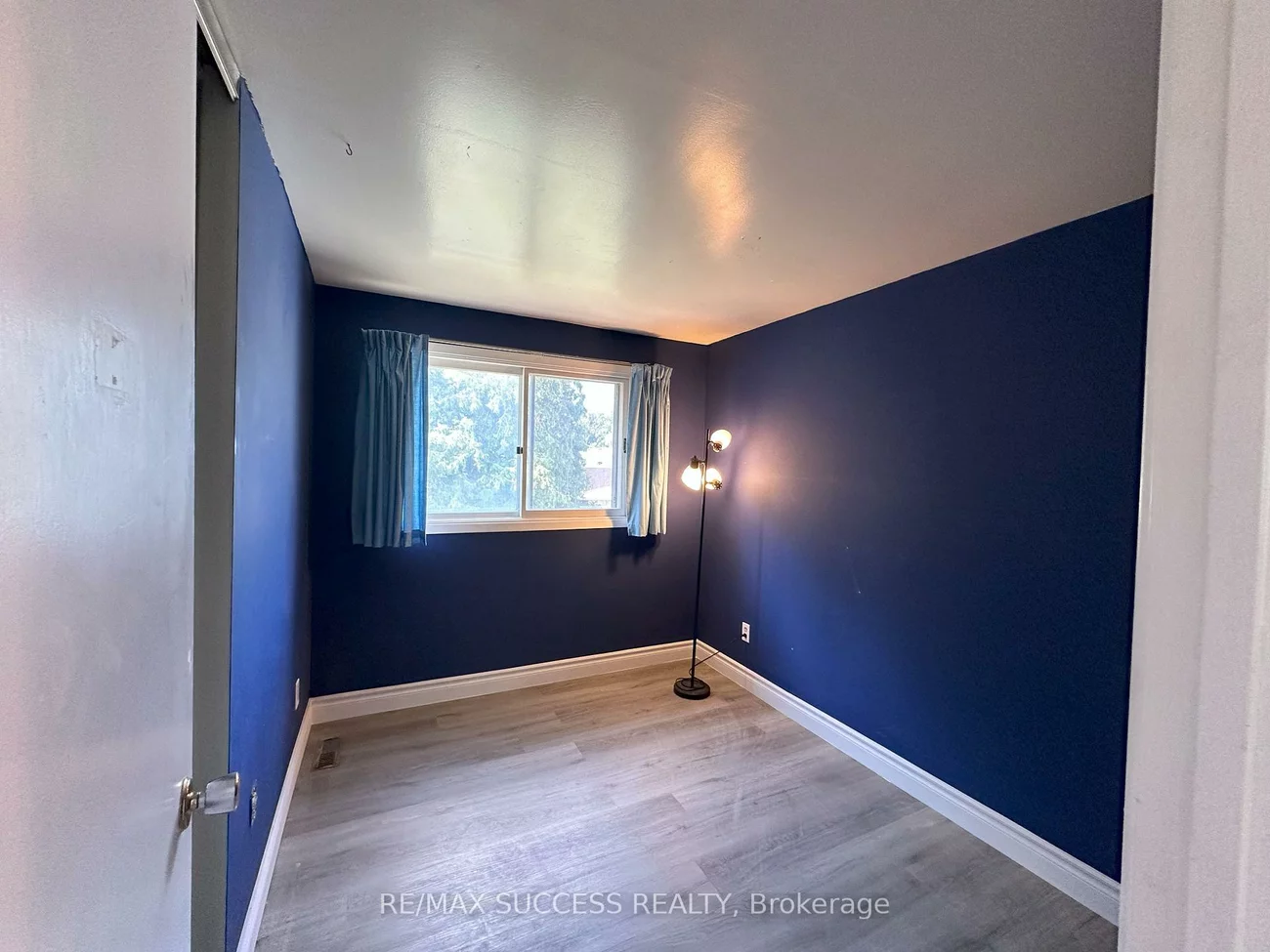 571, Minette, Mississauga Valleys, Mississauga