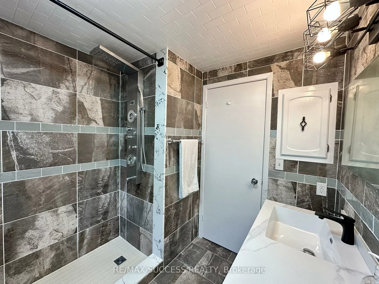 571, Minette, Mississauga Valleys, Mississauga