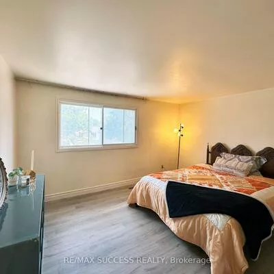 571, Minette, Mississauga Valleys, Mississauga