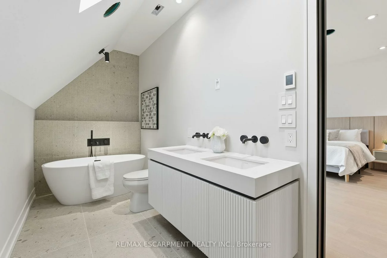 957, Halliday, Lakeview, Mississauga
