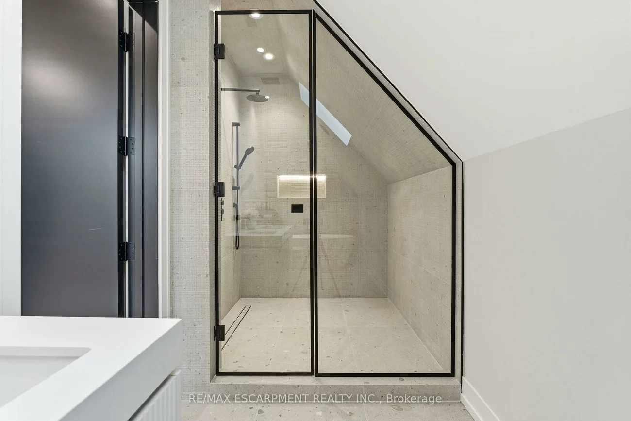 957, Halliday, Lakeview, Mississauga