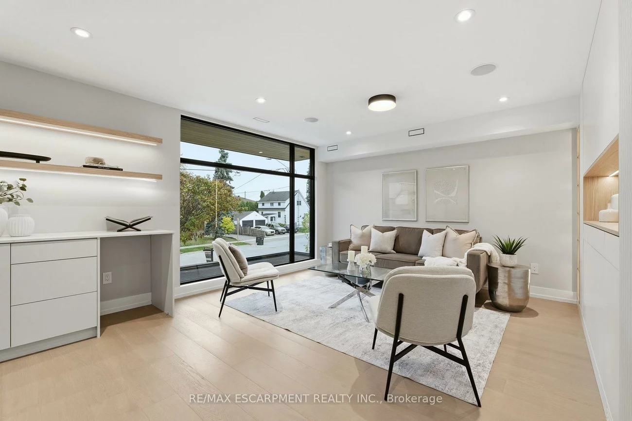 957, Halliday, Lakeview, Mississauga