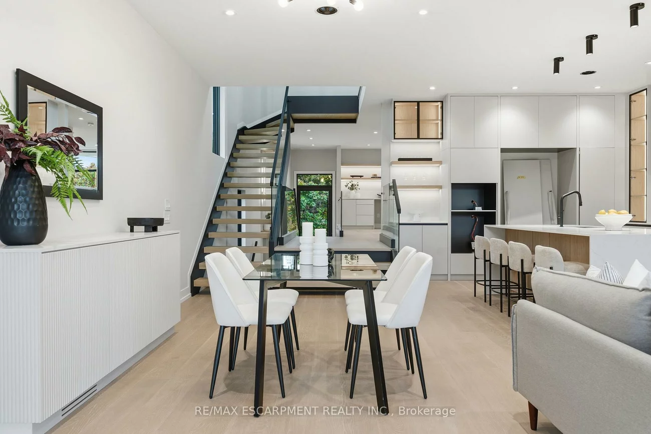 957, Halliday, Lakeview, Mississauga