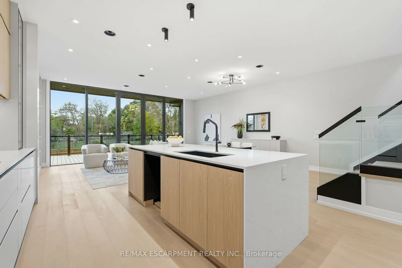 957, Halliday, Lakeview, Mississauga