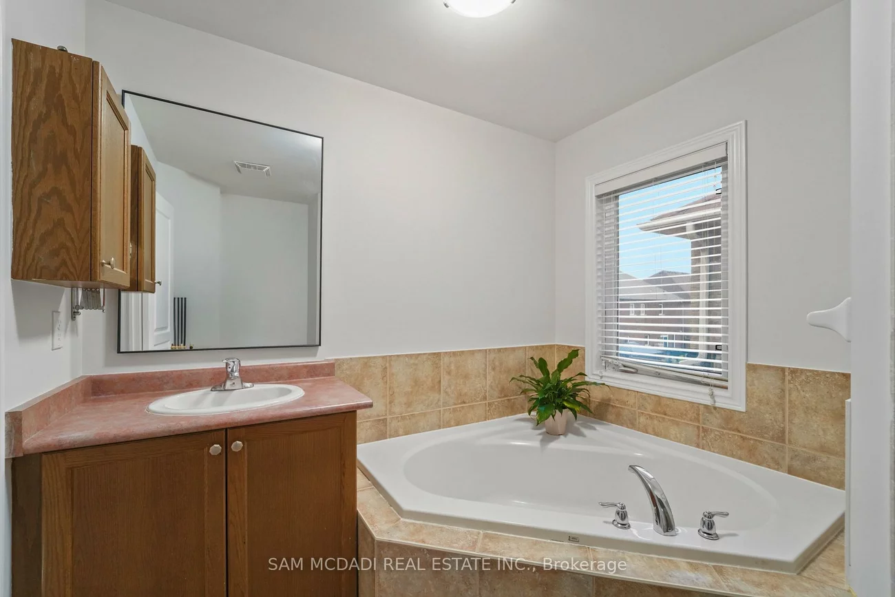 891, Oasis, East Credit, Mississauga