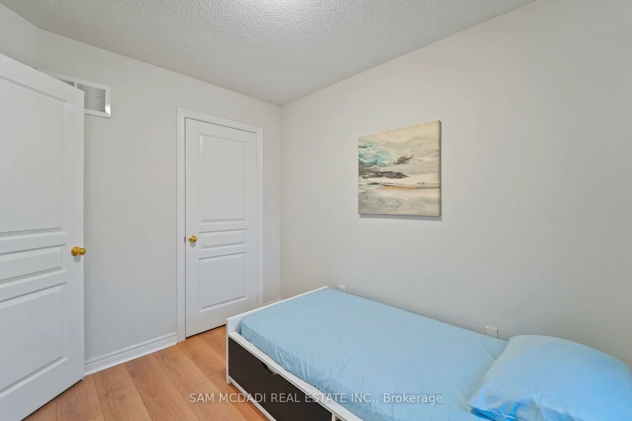 891, Oasis, East Credit, Mississauga