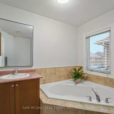 891, Oasis, East Credit, Mississauga