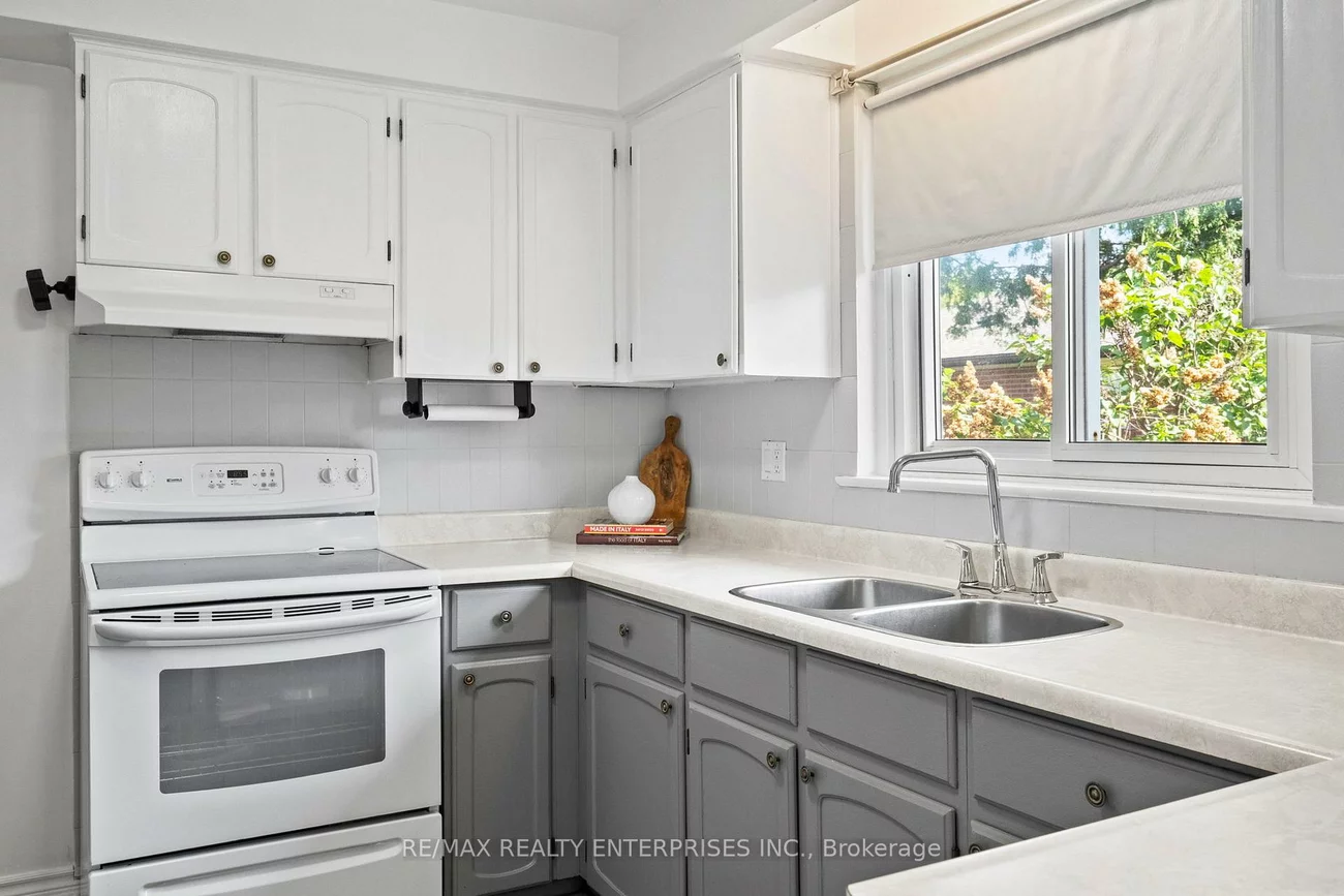 1083, Melton, Lakeview, Mississauga