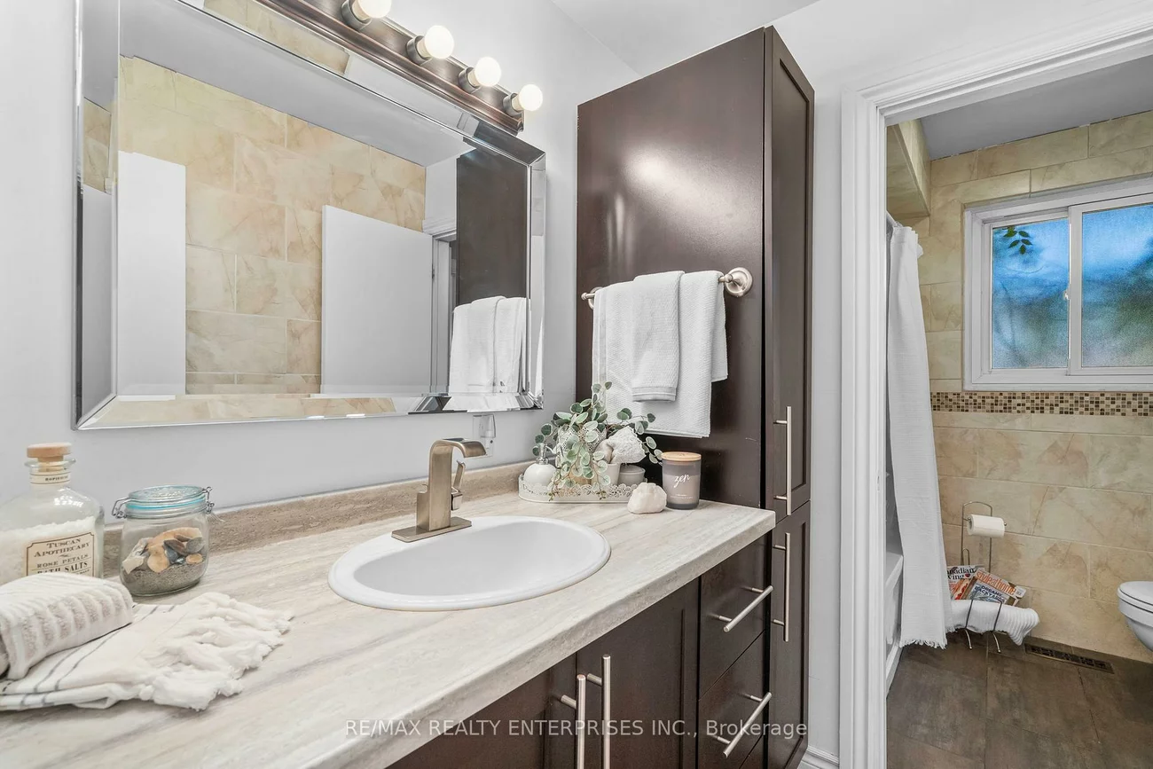 1083, Melton, Lakeview, Mississauga