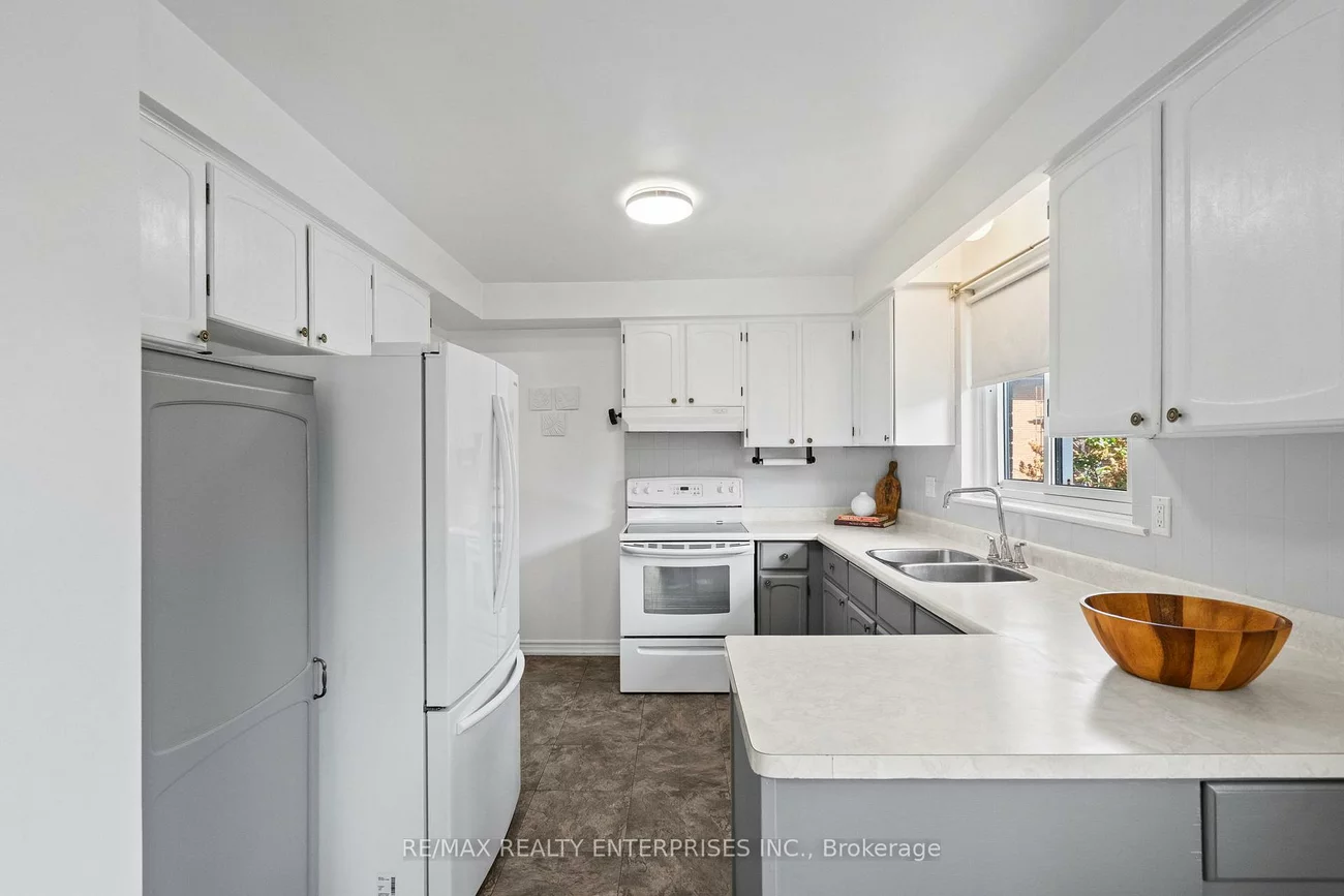 1083, Melton, Lakeview, Mississauga