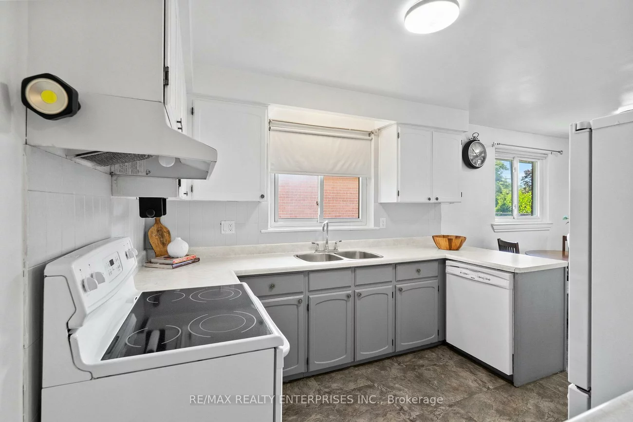 1083, Melton, Lakeview, Mississauga