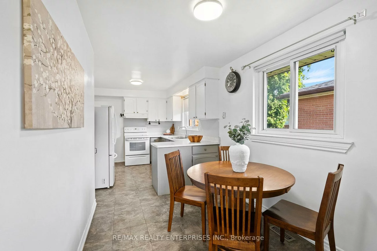 1083, Melton, Lakeview, Mississauga