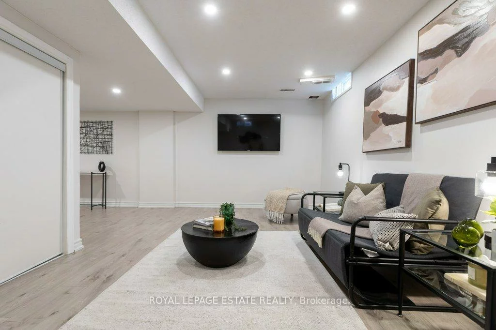 539, Galaxy, Hurontario, Mississauga