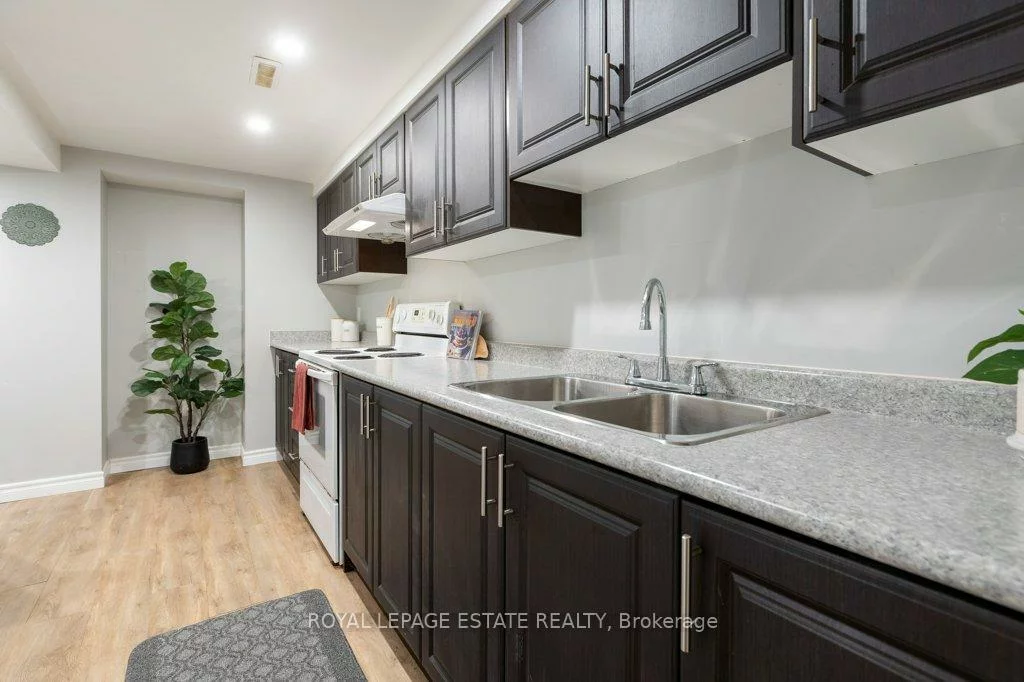 539, Galaxy, Hurontario, Mississauga