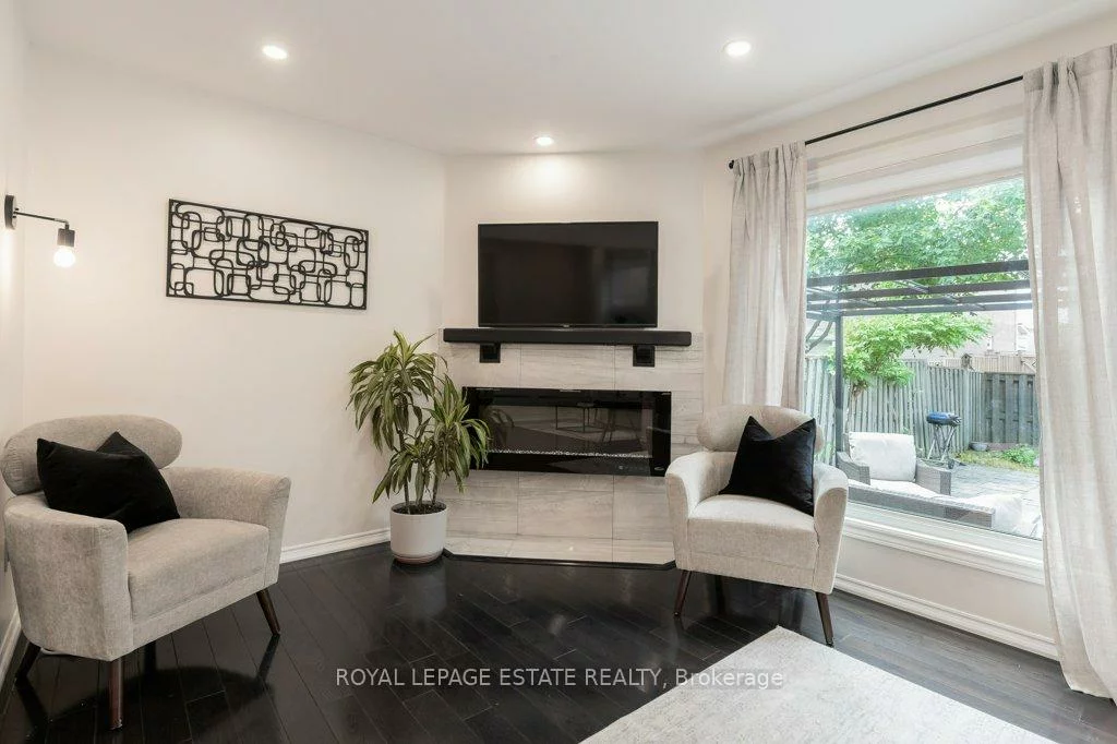 539, Galaxy, Hurontario, Mississauga
