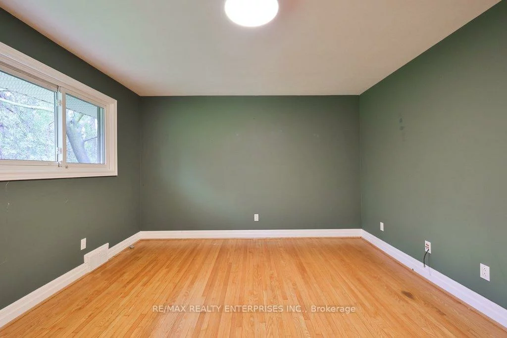 35, Hollyrood Heights, Mineola, Mississauga