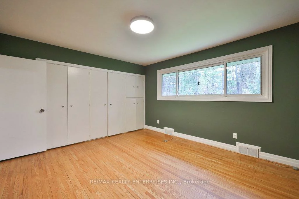 35, Hollyrood Heights, Mineola, Mississauga