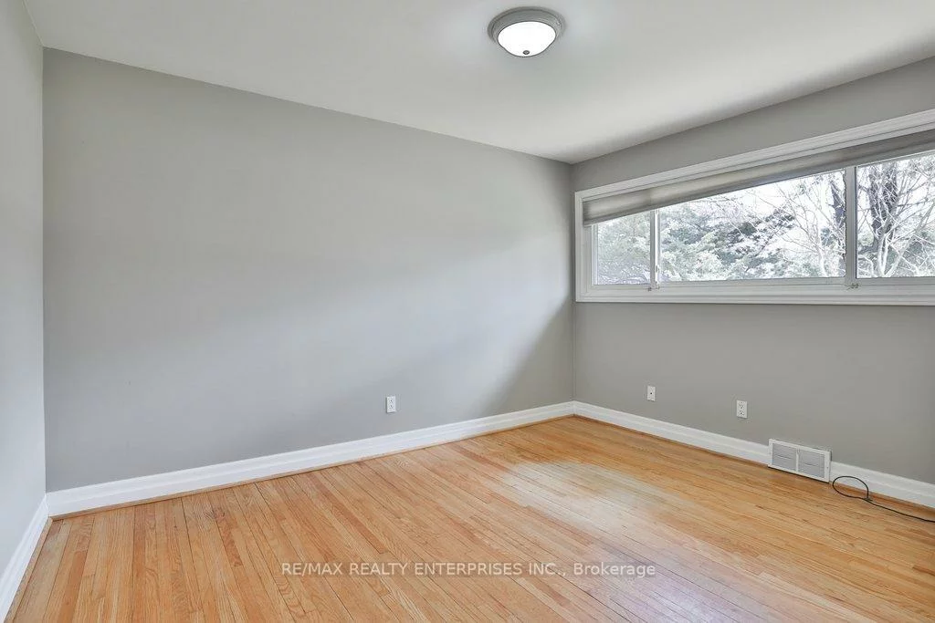 35, Hollyrood Heights, Mineola, Mississauga
