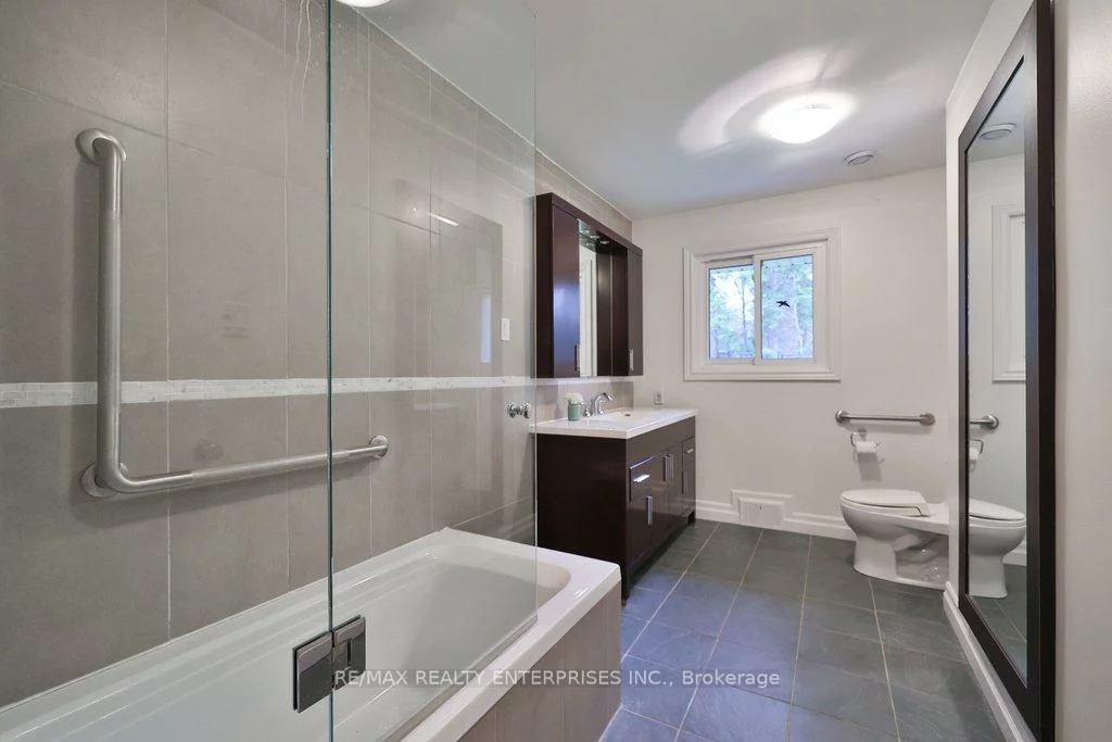 35, Hollyrood Heights, Mineola, Mississauga