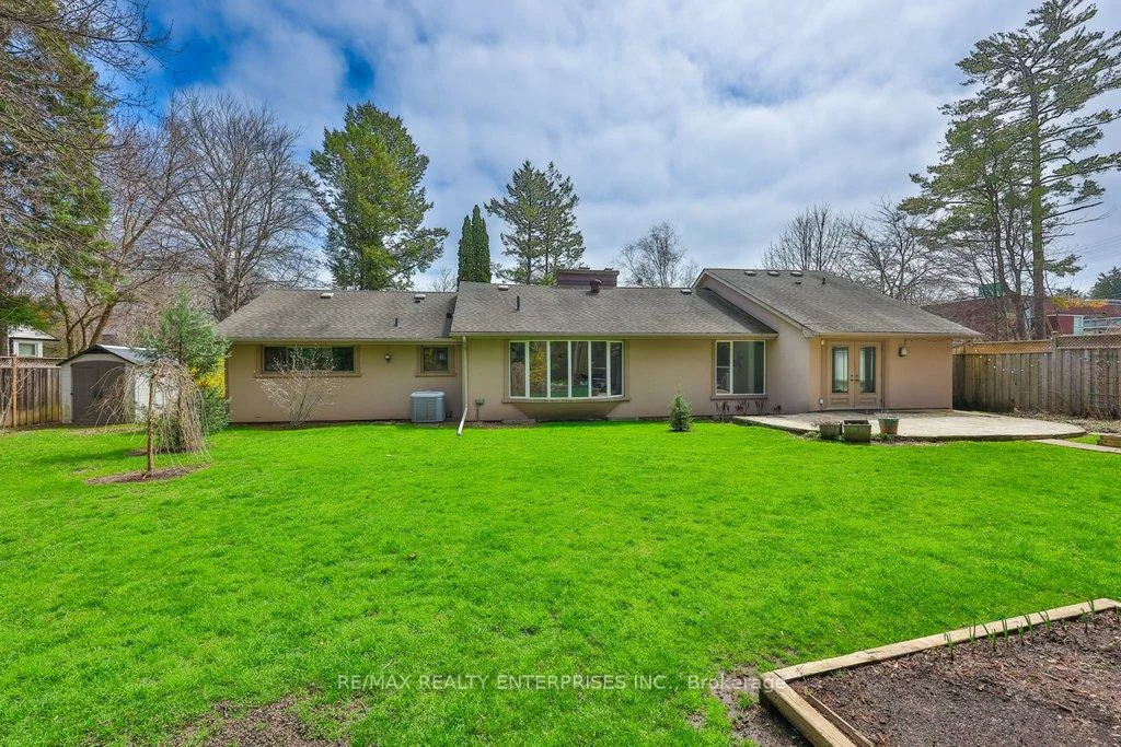 35, Hollyrood Heights, Mineola, Mississauga