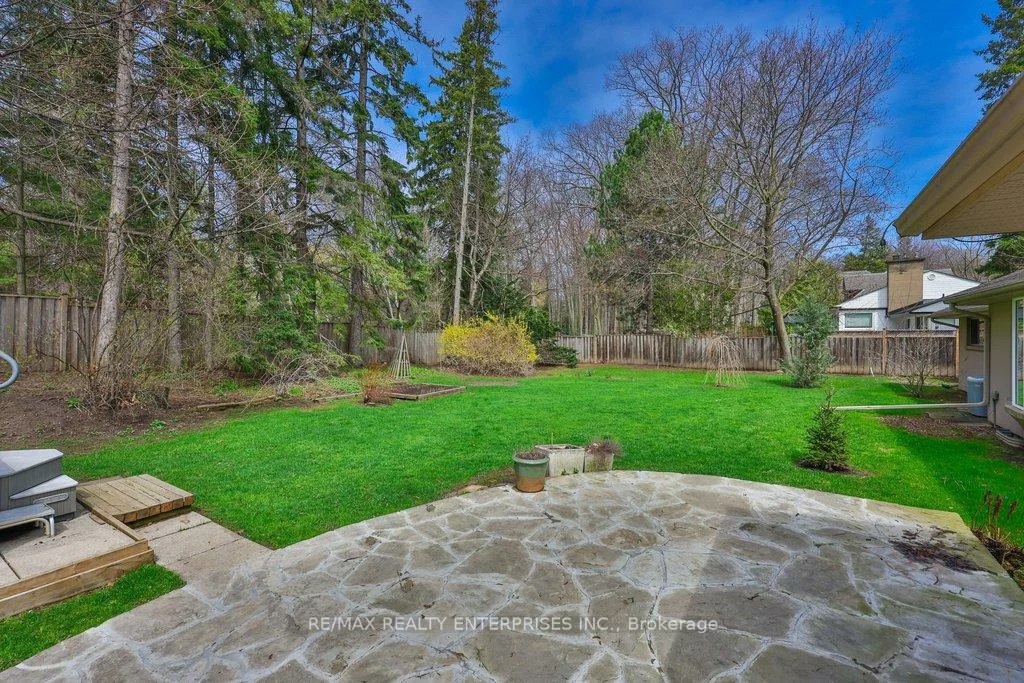 35, Hollyrood Heights, Mineola, Mississauga