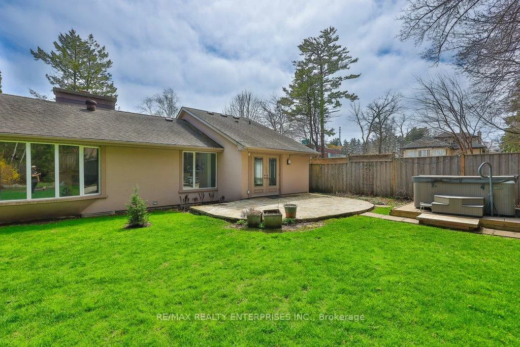 35, Hollyrood Heights, Mineola, Mississauga