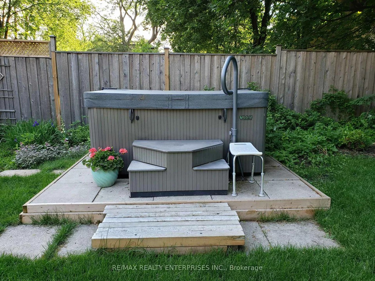 35, Hollyrood Heights, Mineola, Mississauga