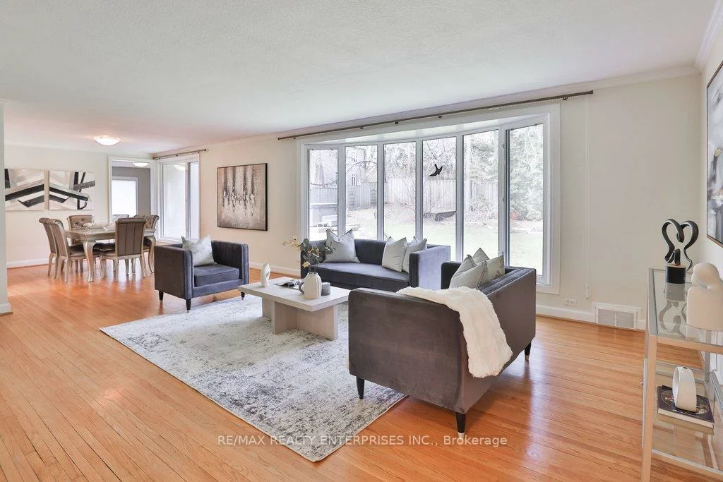35, Hollyrood Heights, Mineola, Mississauga