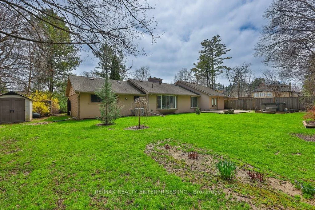 35, Hollyrood Heights, Mineola, Mississauga