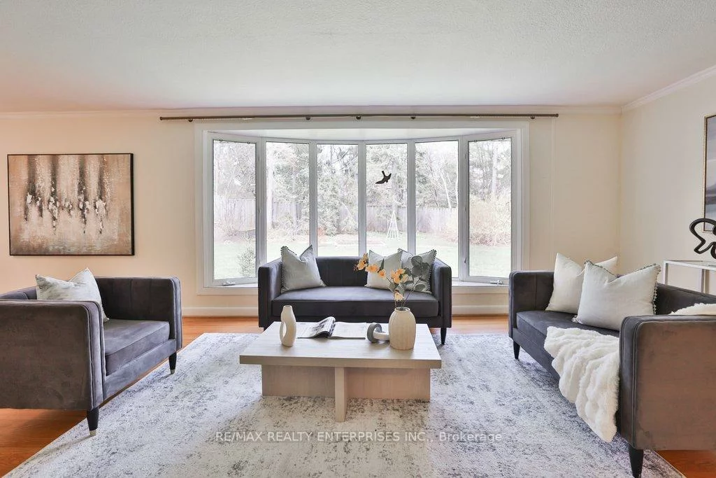 35, Hollyrood Heights, Mineola, Mississauga