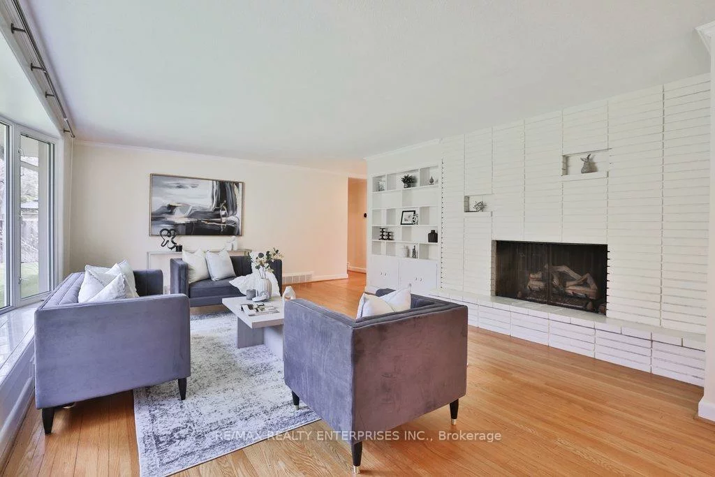35, Hollyrood Heights, Mineola, Mississauga