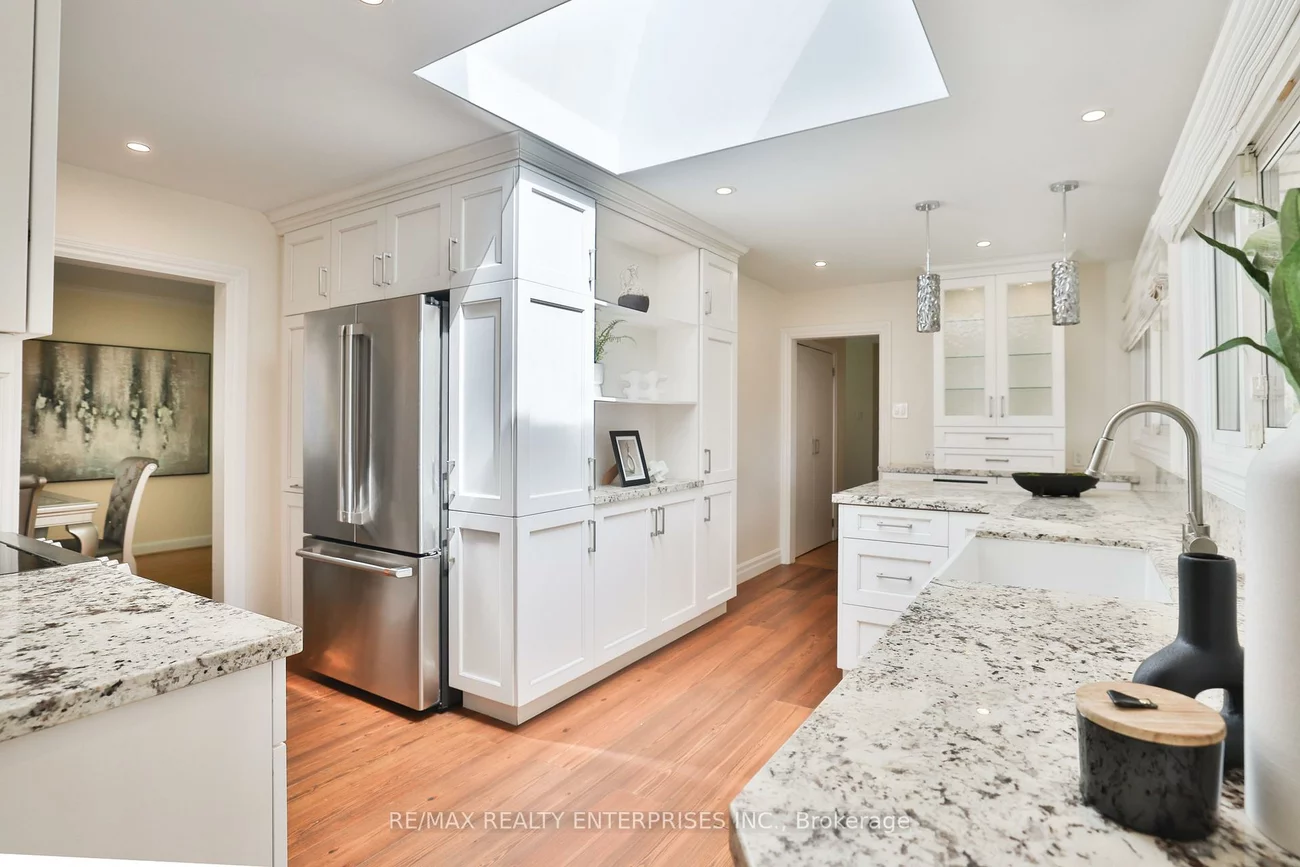 35, Hollyrood Heights, Mineola, Mississauga