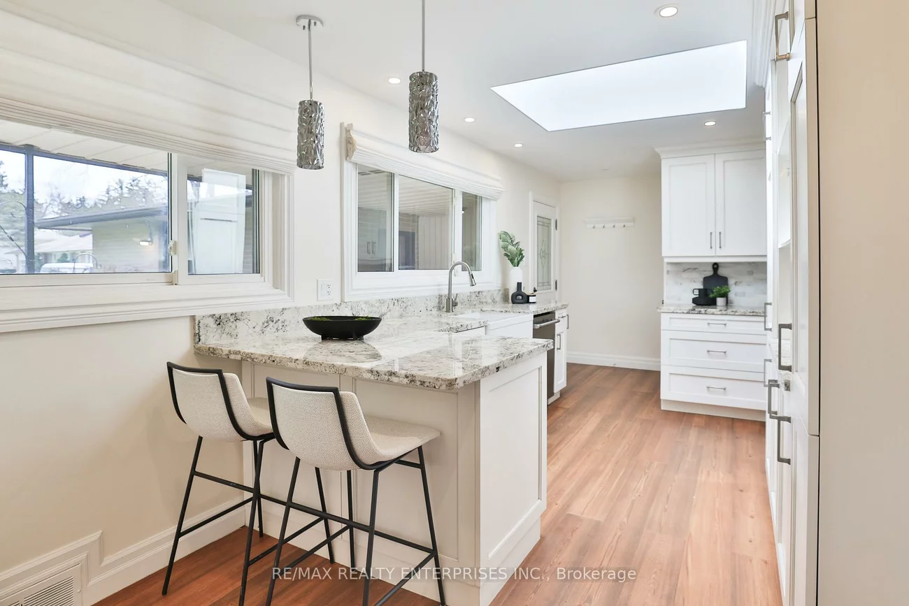 35, Hollyrood Heights, Mineola, Mississauga