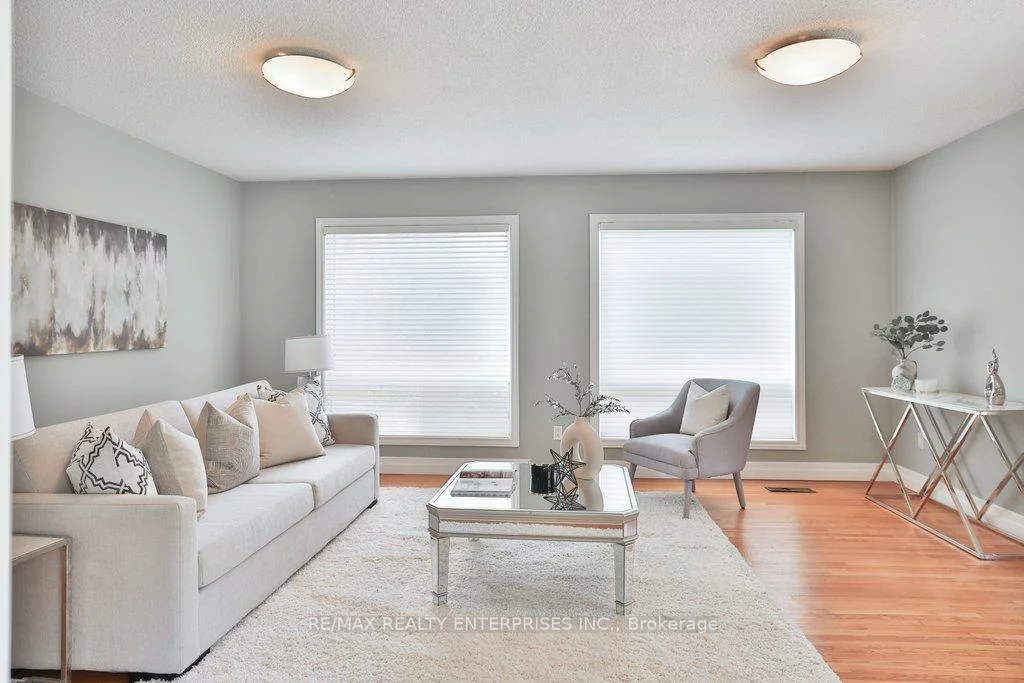 35, Hollyrood Heights, Mineola, Mississauga