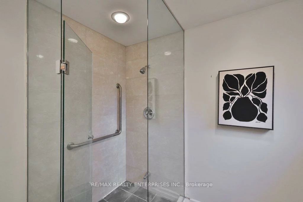 35, Hollyrood Heights, Mineola, Mississauga