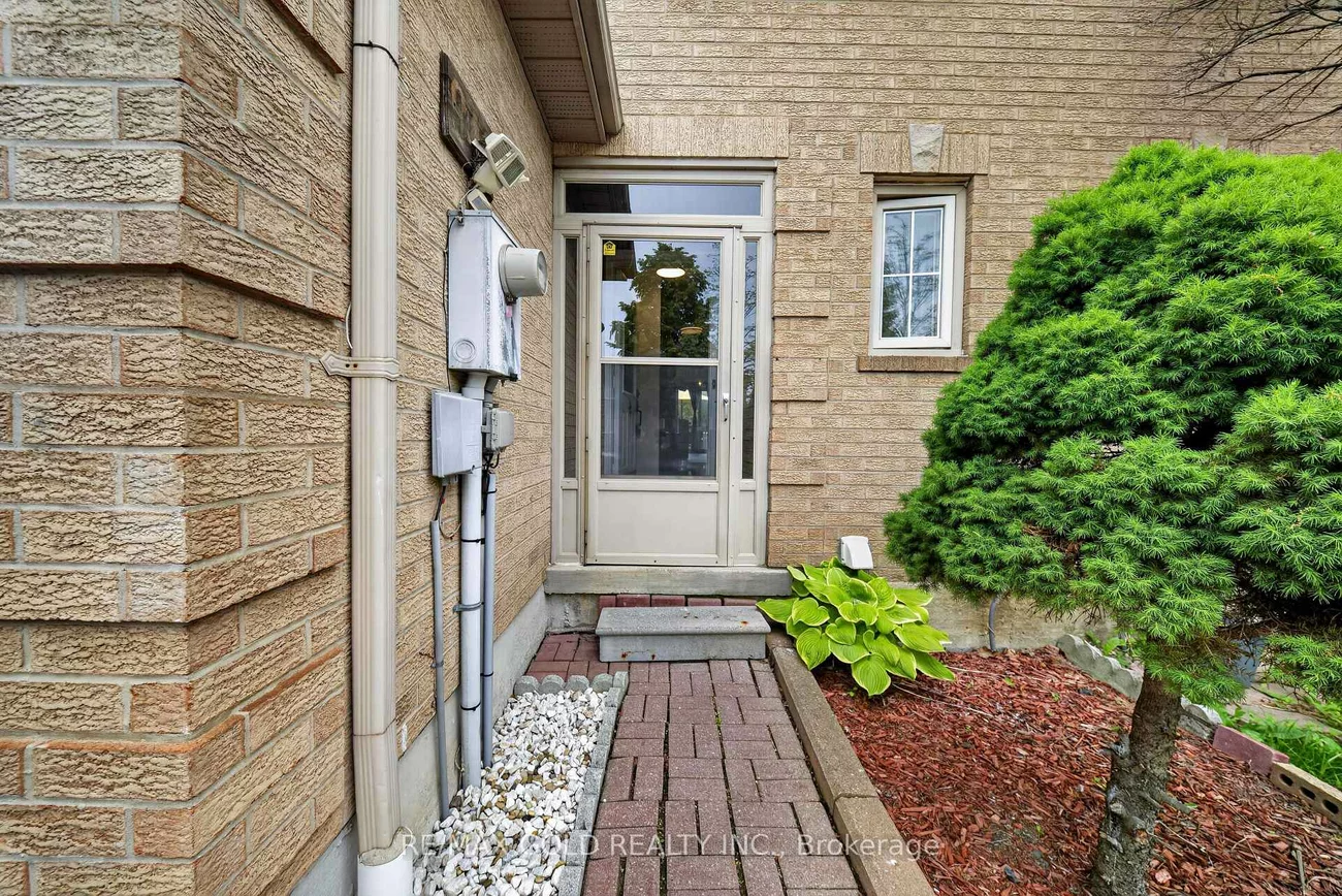 949, Blizzard, East Credit, Mississauga