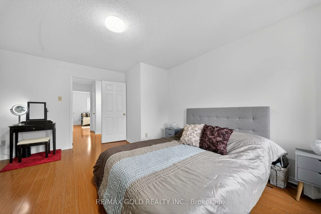 949, Blizzard, East Credit, Mississauga