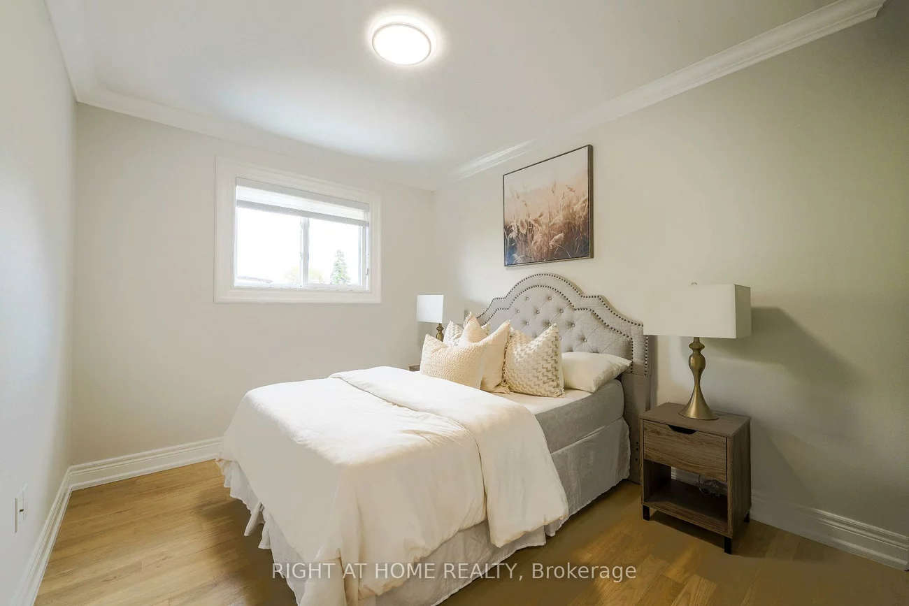 3305, Burdock, Mississauga Valleys, Mississauga