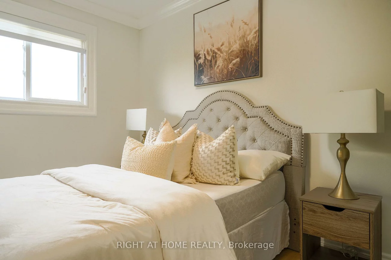 3305, Burdock, Mississauga Valleys, Mississauga